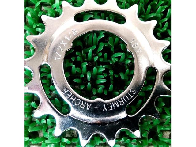 Sturmey-Archer スプロケット 1/2x1/8 18T