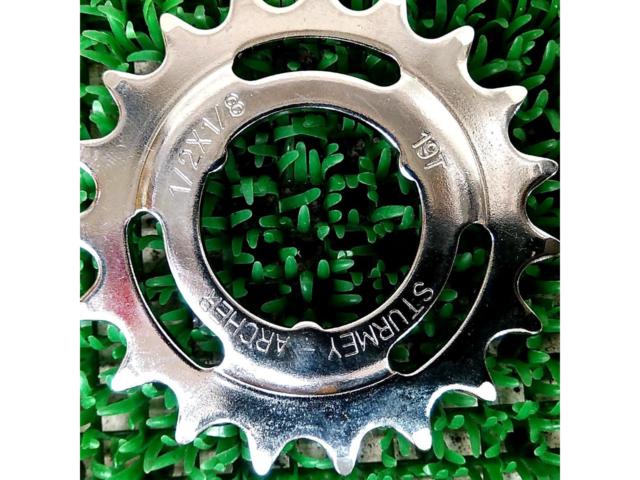 Sturmey-Archer スプロケット 1/2x1/8 19T