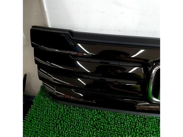 [N-BOX
Custom / JF1
2HONDA genuine parts
Front grille