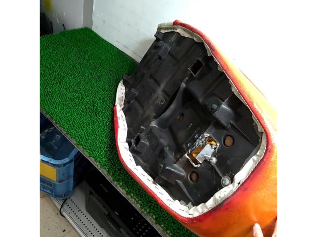 【ゼファー400/後期】メーカー不明 3段シート