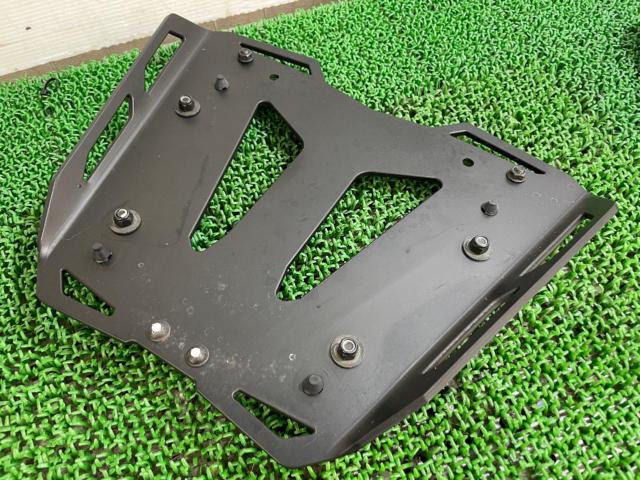 GIVI M8TREKKER RACK キャリアベース