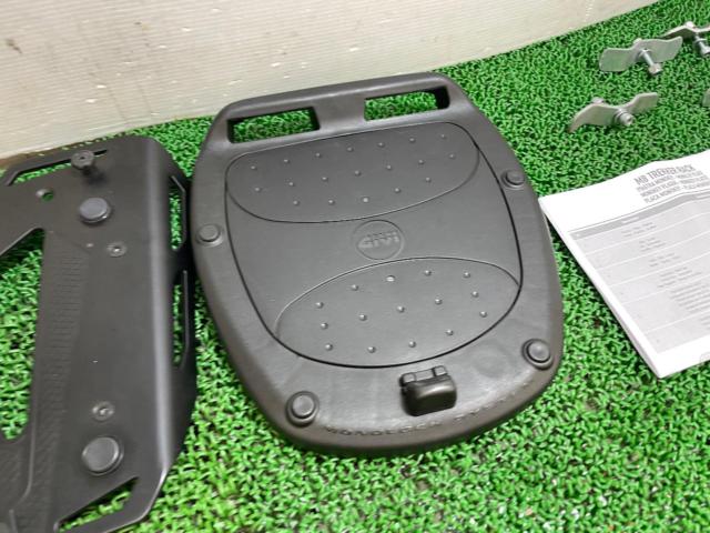 GIVI M8TREKKER RACK キャリアベース