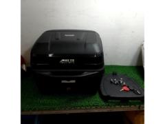 容量:32L GIVI B32NBD モノロックケース