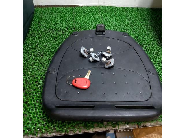 容量:32L GIVI B32NBD モノロックケース