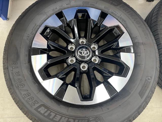 コンテナ トヨタ純正 ハイラックス GUN226 Zグレードホイール  + MICHELIN PRIMACY SUV