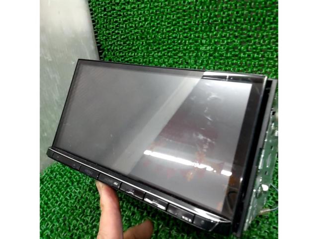 【ディスプレイに線傷】KENWOOD MDV-S711HD