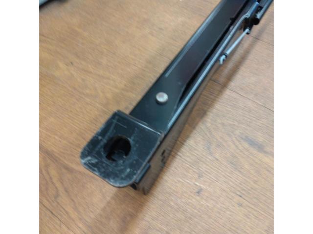 RECARO 86/BRZ
Seat rail
R
Right
Driver side