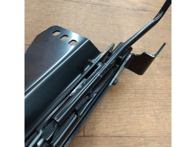 RECARO 86/BRZ
Seat rail
R
Right
Driver side