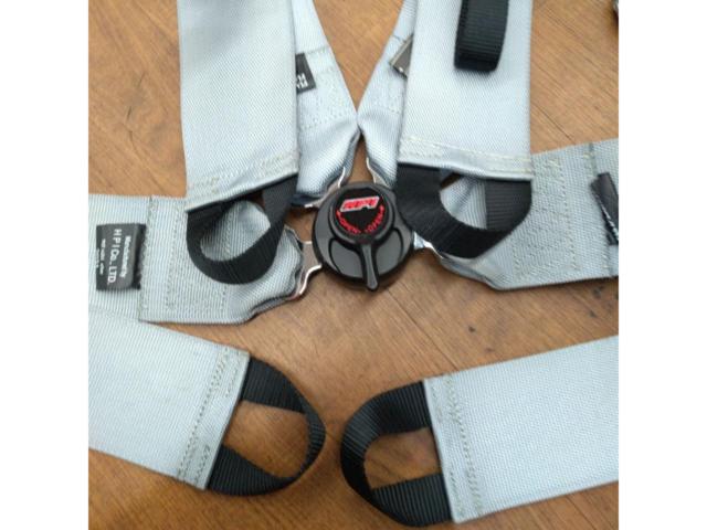 HPI
3 inches
Turnbuckle four-point seat belt