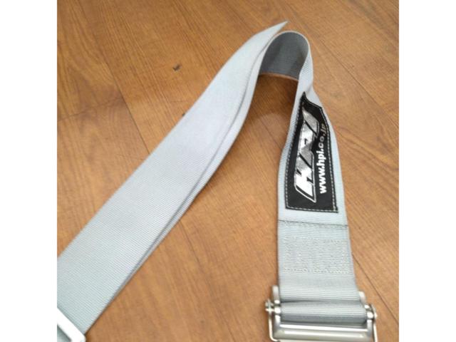 HPI
3 inches
Turnbuckle four-point seat belt