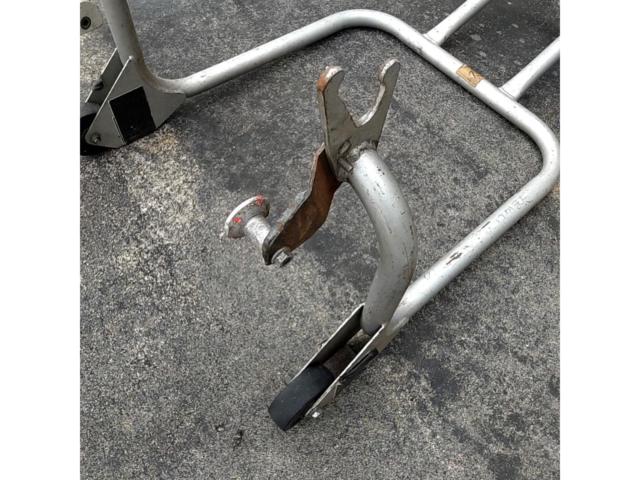*Hook section is distorted. Manufacturer unknown. Rear maintenance stand.