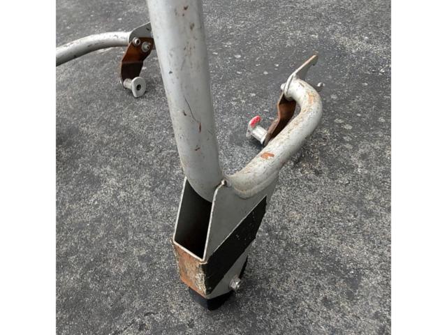 *Hook section is distorted. Manufacturer unknown. Rear maintenance stand.