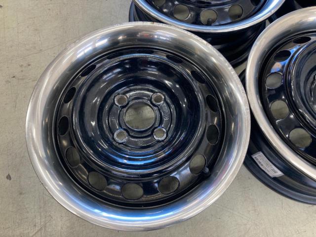 HONDA
Mobilio genuine steel
+
Plated trim