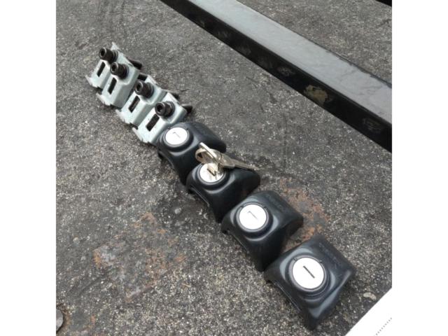 TERZO
EF14BL+EB5 *Vehicle-specific hooks are required.