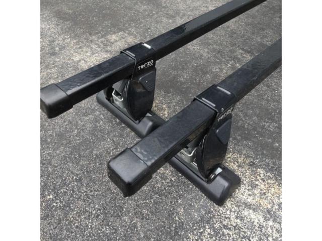TERZO
EF14BL+EB5 *Vehicle-specific hooks are required.