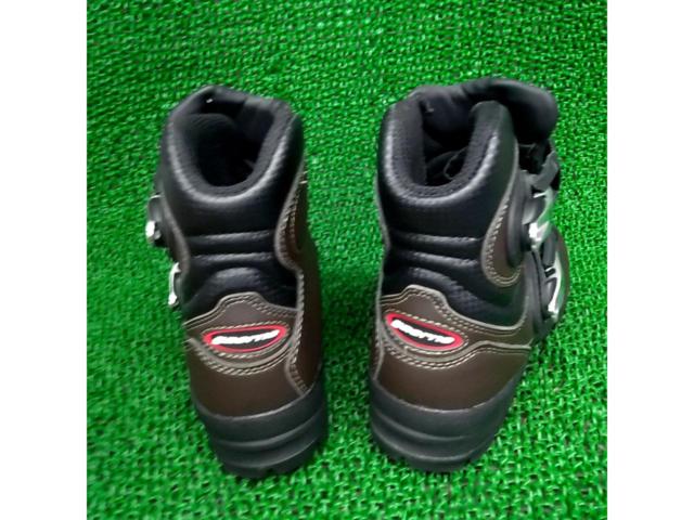 GAERNE
2393
013
TOUGH
GEAR
BROWN
Size: 26.5cm