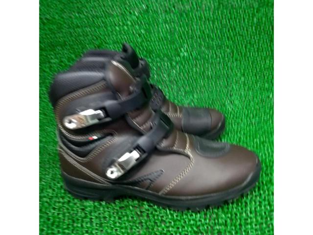 GAERNE
2393
013
TOUGH
GEAR
BROWN
Size: 26.5cm