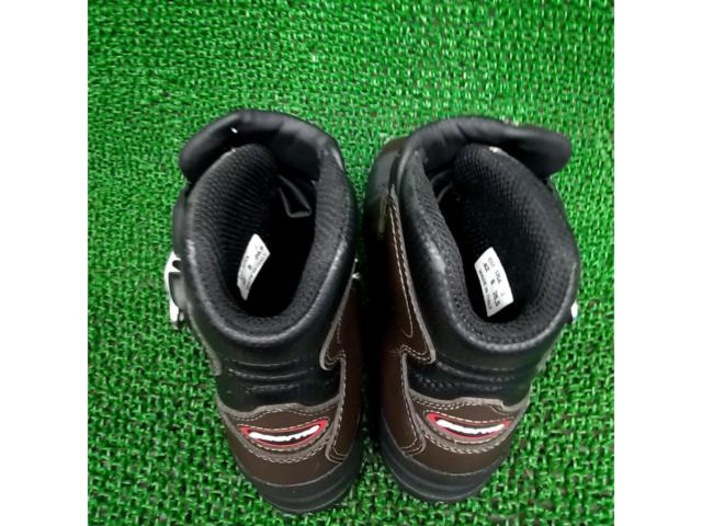 GAERNE
2393
013
TOUGH
GEAR
BROWN
Size: 26.5cm