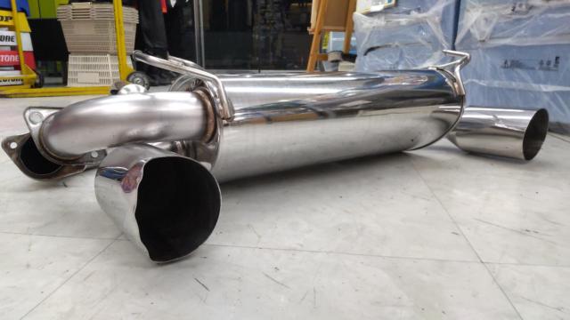Wakeari
Nissan
Made FUJITSUBO
Fairlady Z (Z33
The previous fiscal year)
Genuine
Options muffler