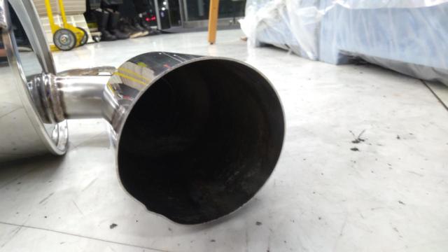 Wakeari
Nissan
Made FUJITSUBO
Fairlady Z (Z33
The previous fiscal year)
Genuine
Options muffler