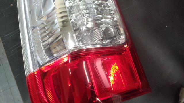 トヨタ ハイエース 200系 純正 テールレンズ 左右セット