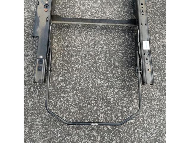 RECARO
Demio / DE3FS
Bottom stop seat rail
For the passenger seat