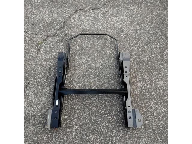 RECARO
Demio / DE3FS
Bottom stop seat rail
For the passenger seat
