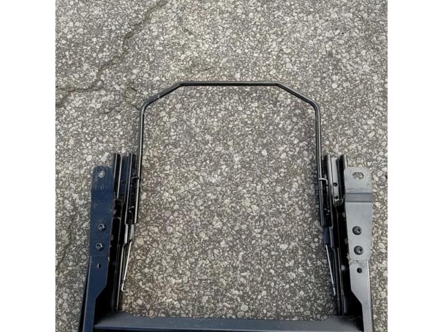 RECARO
Demio / DE3FS
Bottom stop seat rail
For the passenger seat