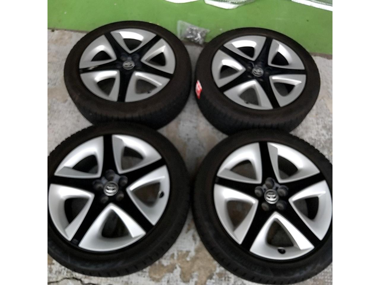 トヨタ(TOYOTA) 50系プリウス ツーリング 純正ホイール+BRIDGESTONE BLIZZAK VRX3