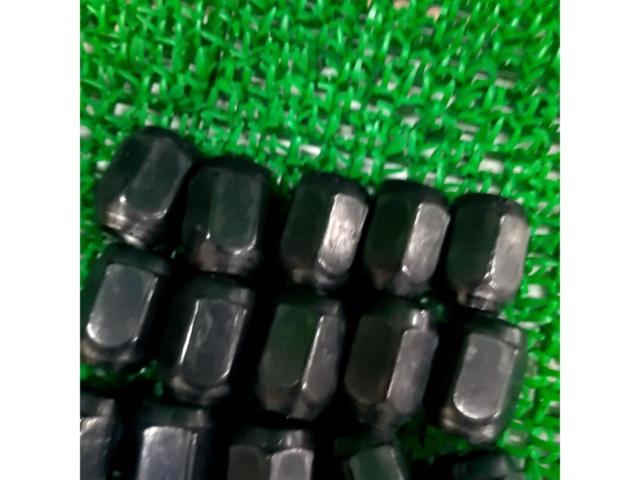 メーカー不明 ブラックナット 20個 M12xP1.5