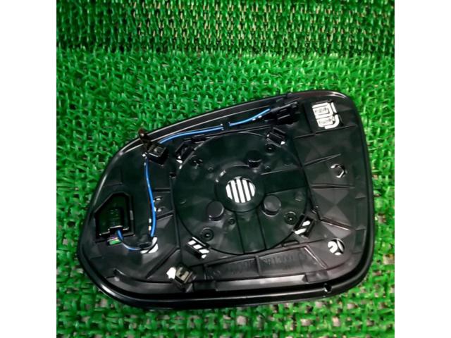 Toyota genuine
Side mirror lens
80 Harrier