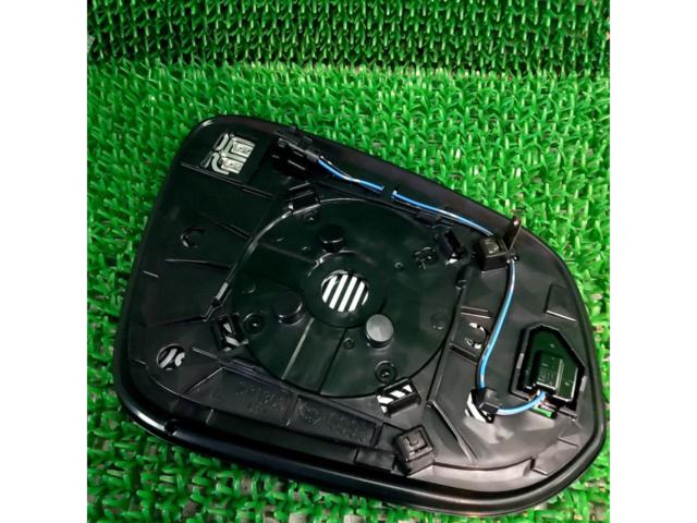 Toyota genuine
Side mirror lens
80 Harrier