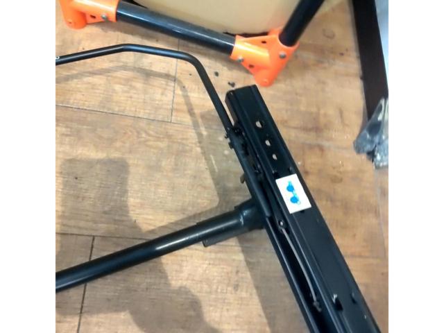 RECARO
Seat rail
RH