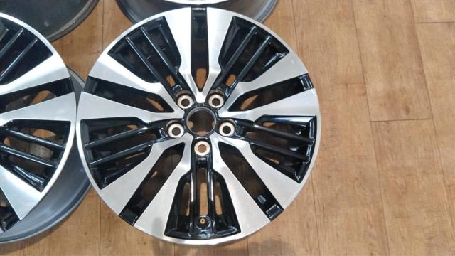 Toyota genuine parts
30 series
Alphard / Vellfire
Cutting bright
Original wheel