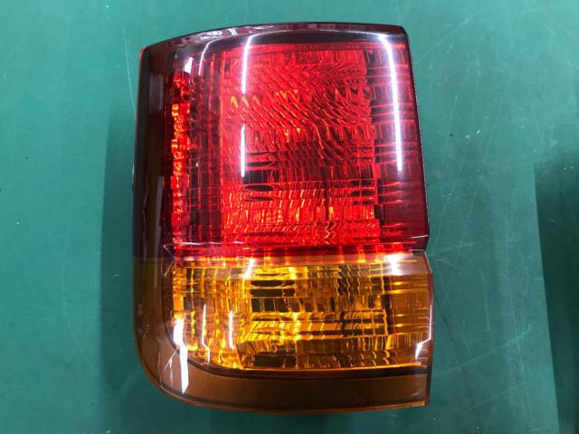 Genuine Nissan Elgrand (E50)
Genuine tail lens