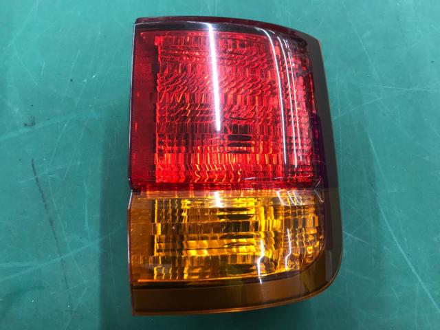Genuine Nissan Elgrand (E50)
Genuine tail lens