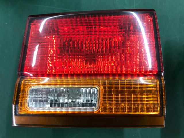 Genuine Nissan Elgrand (E50)
Genuine tail lens