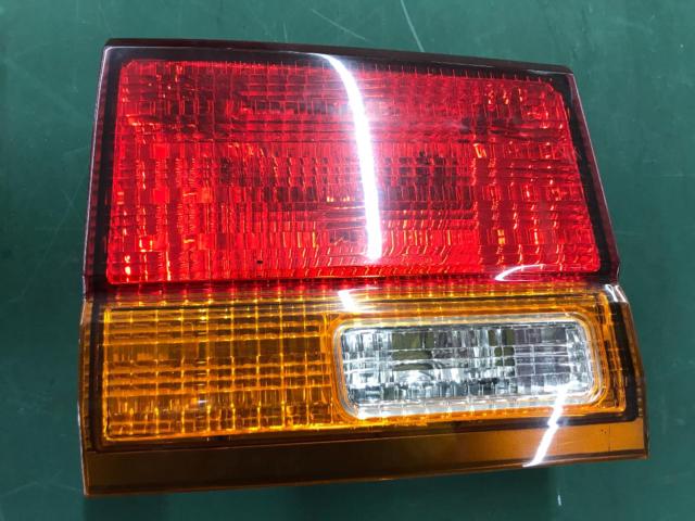Genuine Nissan Elgrand (E50)
Genuine tail lens