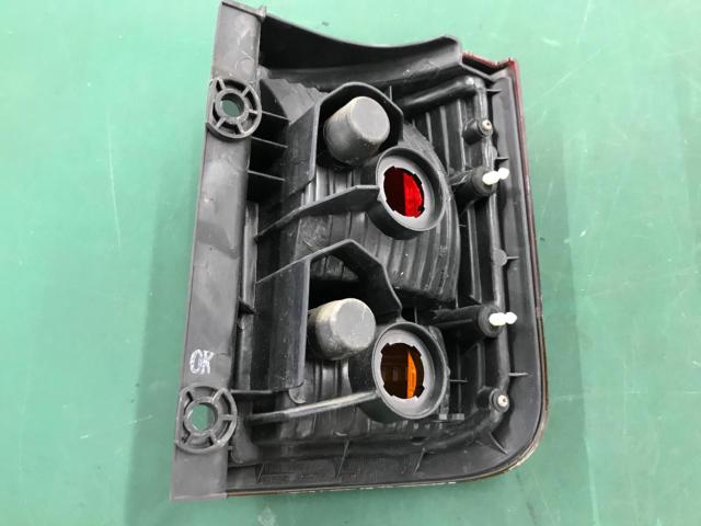 Genuine Nissan Elgrand (E50)
Genuine tail lens