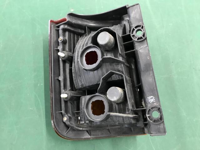 Genuine Nissan Elgrand (E50)
Genuine tail lens