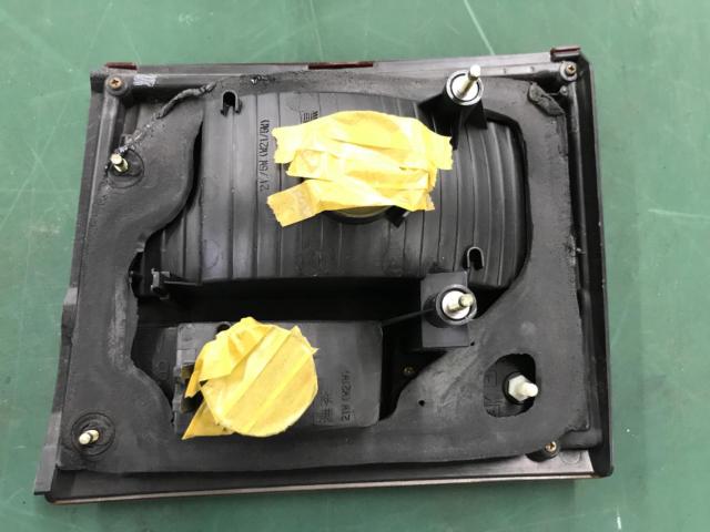 Genuine Nissan Elgrand (E50)
Genuine tail lens