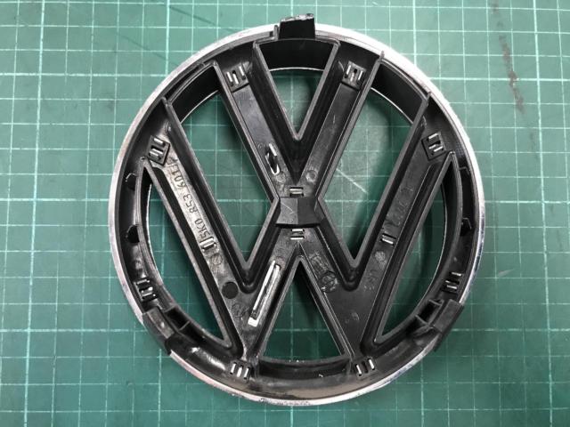 A Volkswagen Golf 6 with a minor issue.
Front grille emblem