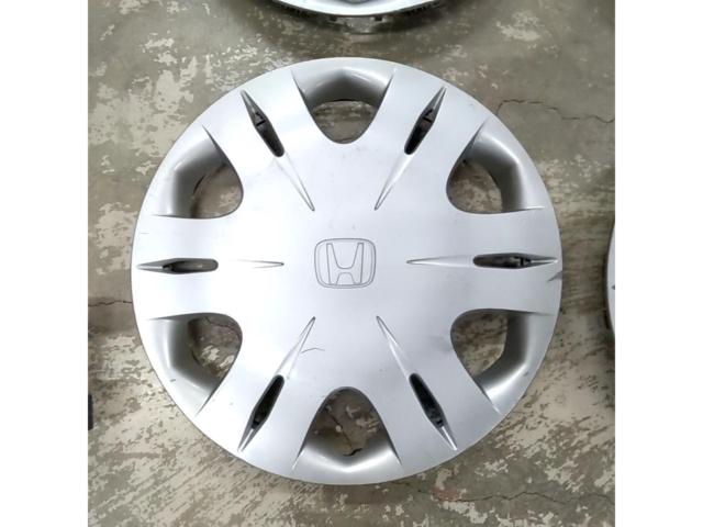 Honda
GB-series Freed / GE-series Fit
Genuine 14-inch wheel caps
44733-TF0-J01
