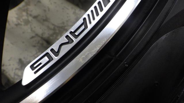 Mercedes Benz
AMG
GT63S genuine aluminum wheels
+ PIRELLI
P
ZERO