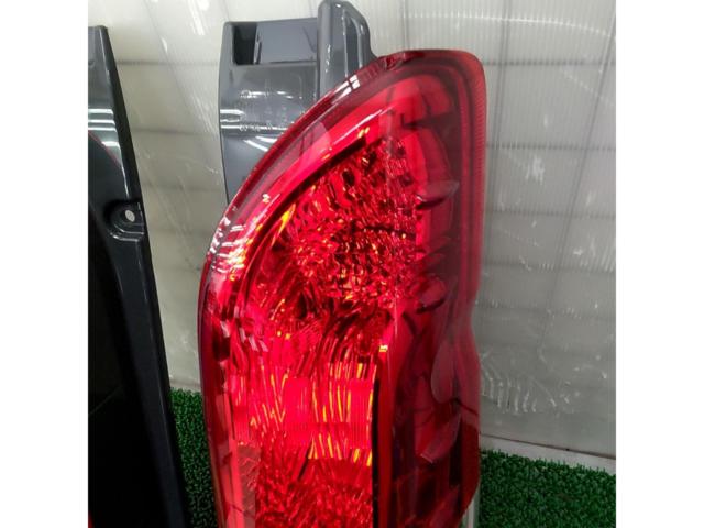 Toyota
Hiace / 200 system
Genuine tail lens