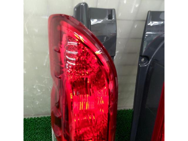 Toyota
Hiace / 200 system
Genuine tail lens
