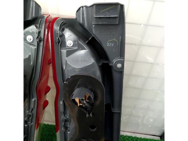 Toyota
Hiace / 200 system
Genuine tail lens