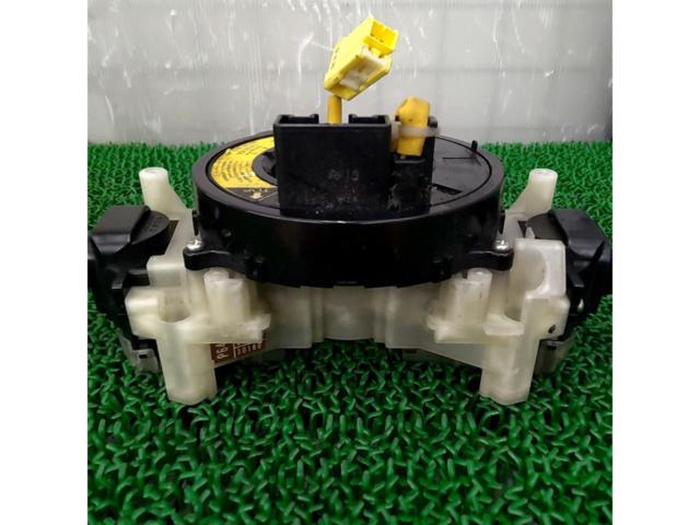 Toyota
Altezza / GXE10
Genuine combination switch