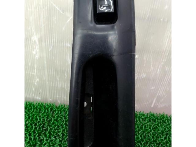Nissan
Silvia S13
Genuine power window switch