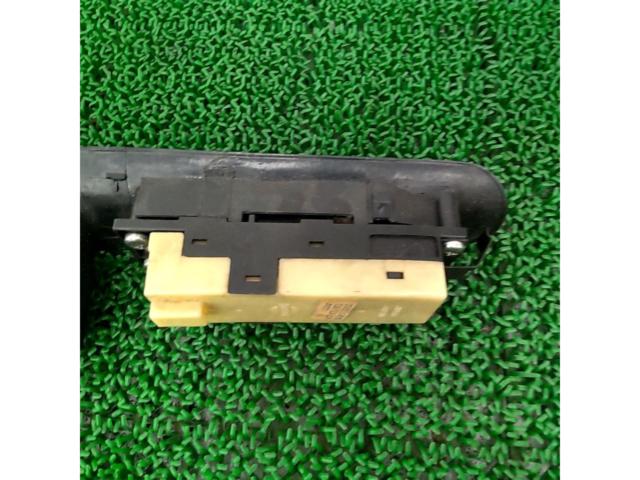 Nissan
Silvia S13
Genuine power window switch